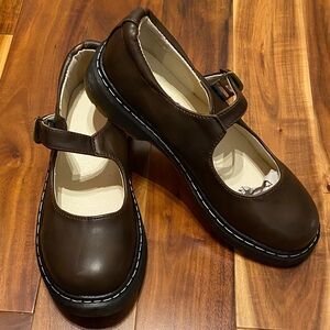 NEW Classic Brown Leather Size 8.5 Women Mary Jane Shoes